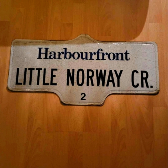 Harbourfront Little Norway Cr Sign. - Picture 1 of 1